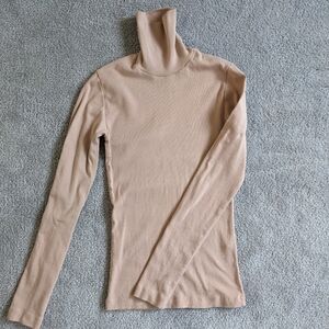 KOTN Fitted Turtleneck size small